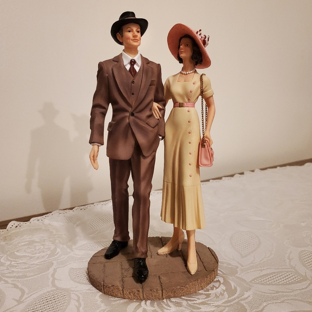 2004 Home Interiors & Gifts #12244 "Jim Bennett and Pattie Coates Resin Figurine